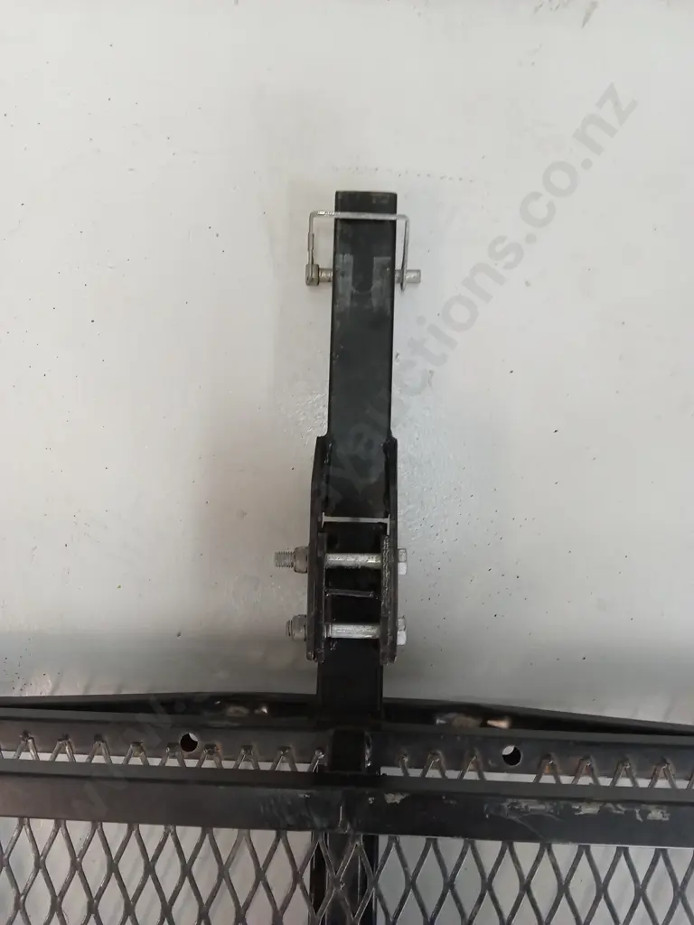 BLACK STEEL HITCH-MOUNTED CARGO CARRIER, H 98CM X L 150CM X D 21CM Image 1++