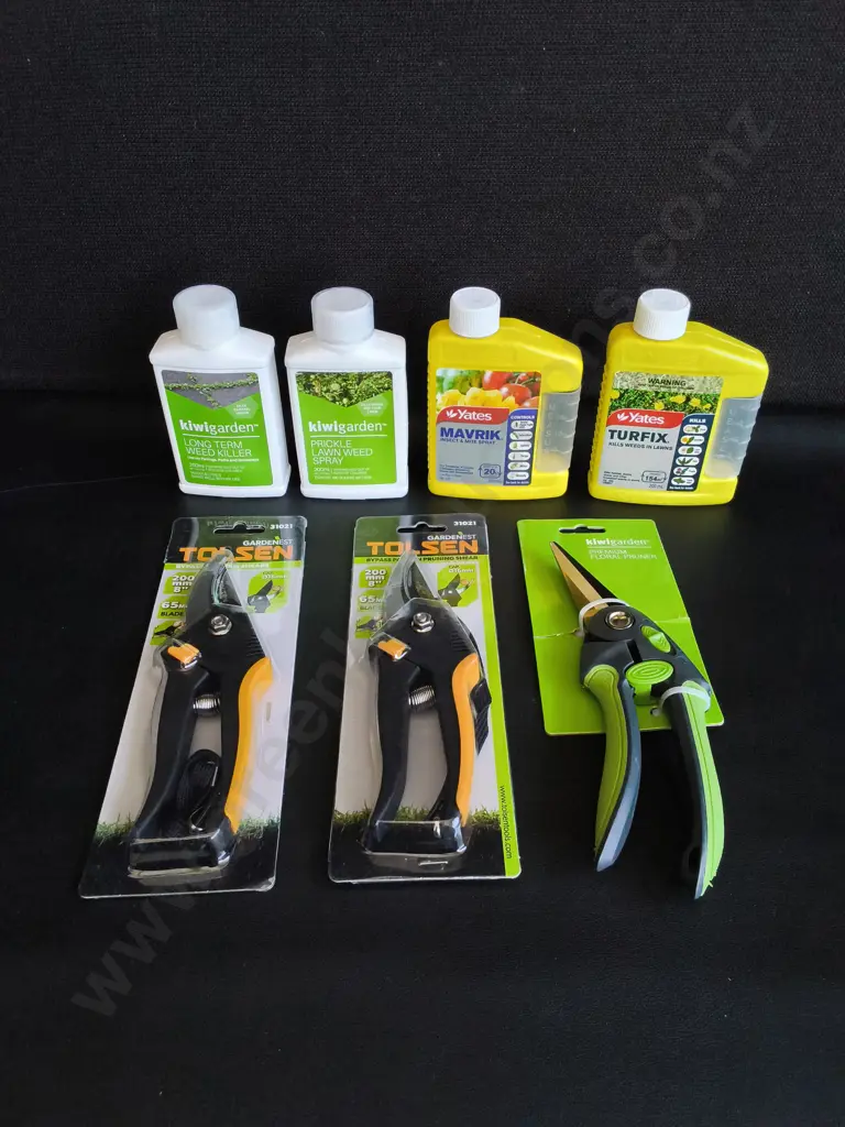7 PIECES BRAND NEW GARDEN PRODUCTS Image 1++