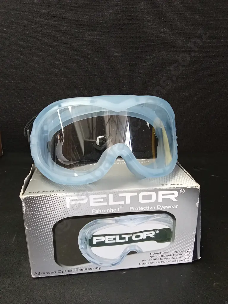 FIRE SAFETY HELMET AND PELTOR PROTECTIVE EYEWEAR Image 1++