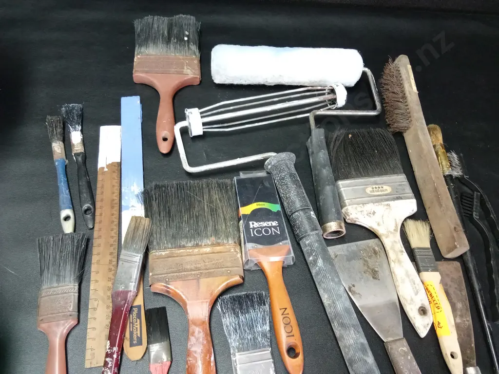 ASSORTED PAINTING TOOLS Image 1++