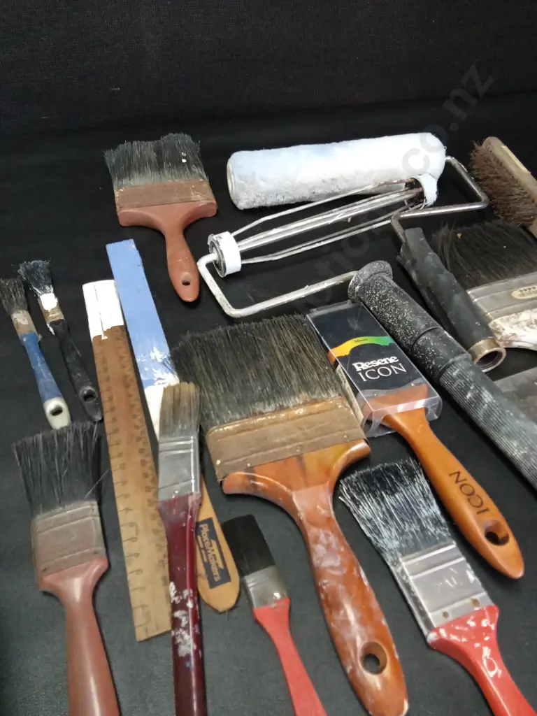 ASSORTED PAINTING TOOLS Image 1++