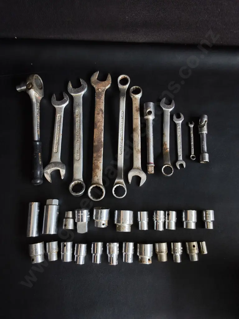 MIX OF HAND TOOLS Image 1++