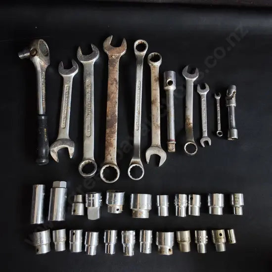 MIX OF HAND TOOLS