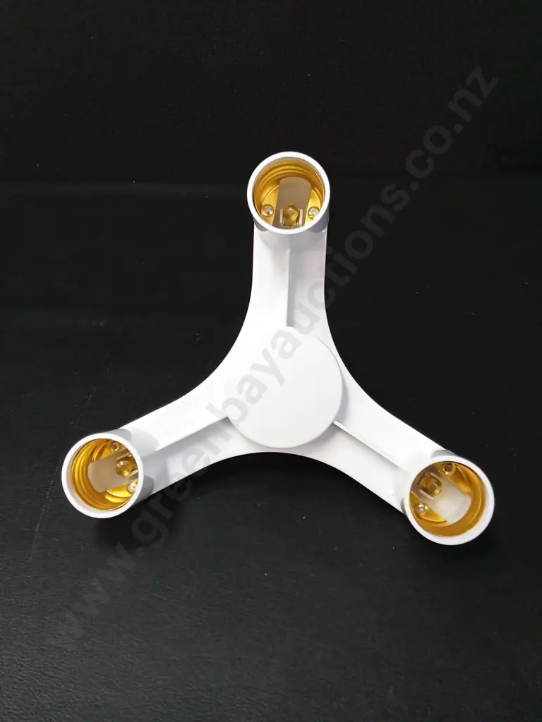 BOX OF 3-IN-1 PLASTIC LIGHT SOCKET SPLITTER ADAPTORS Image 1++