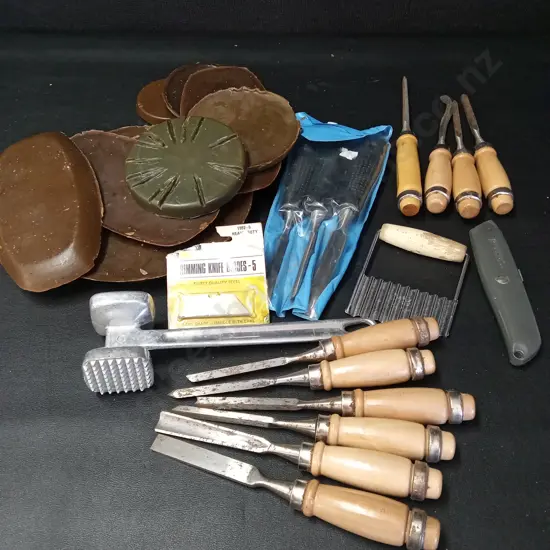 MOULD MAKING BEES WAX WITH CHISSELS ABD TEXTURE TOOLS