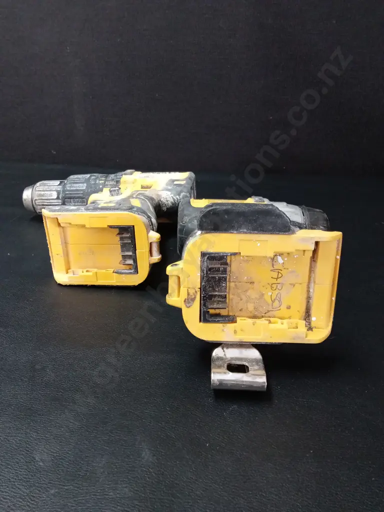 2 DEWALT POWER TOOLS Image 1++