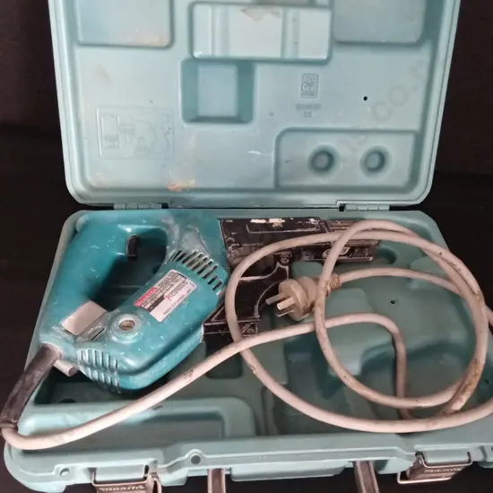 MAKITA COLLATED SCREW GUN