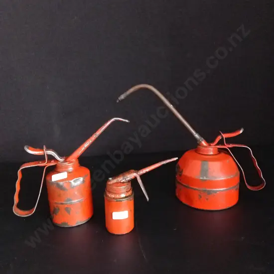 3 OIL CANISTERS TALLEST H20CM