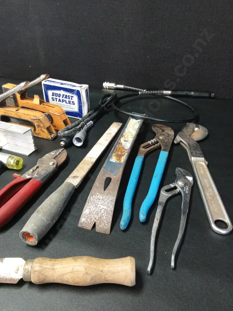 BOX OF TOOLS Image 1++
