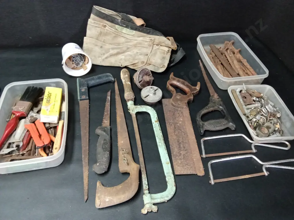 BOX OF HAND TOOLS AND HARDWARE Image 1++