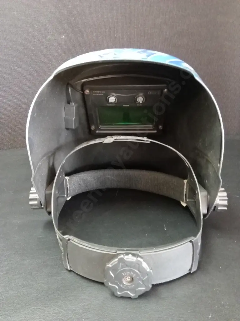 AUTO-DARKENING WELDING HELMET Image 1++