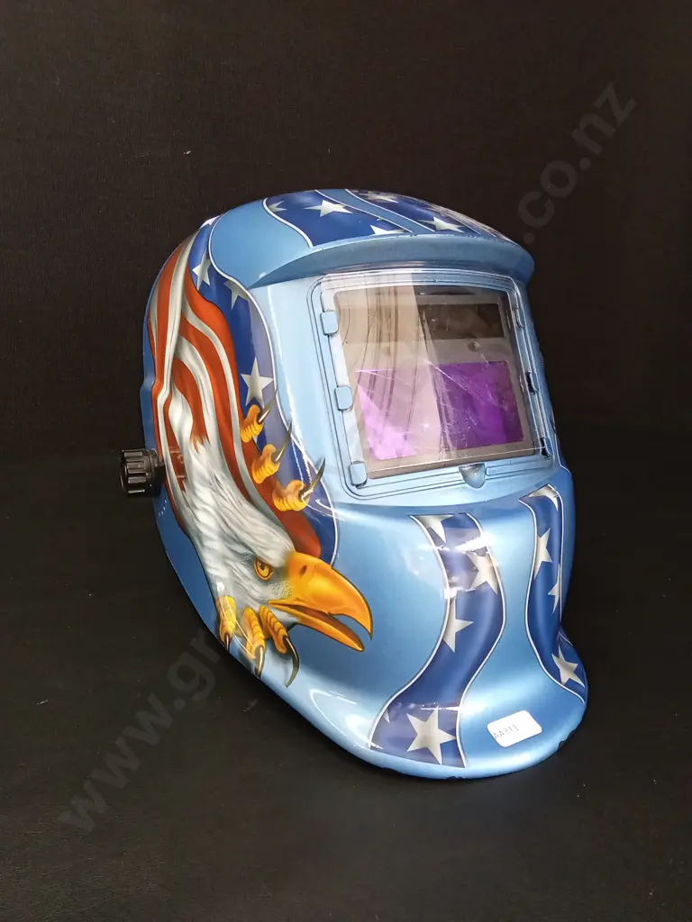 AUTO-DARKENING WELDING HELMET Image 1++