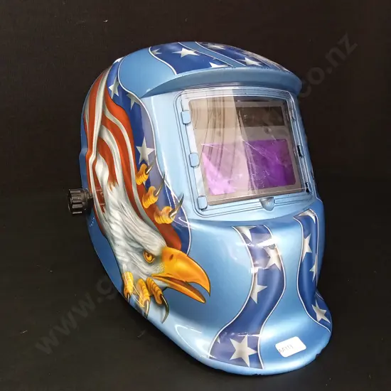 AUTO-DARKENING WELDING HELMET