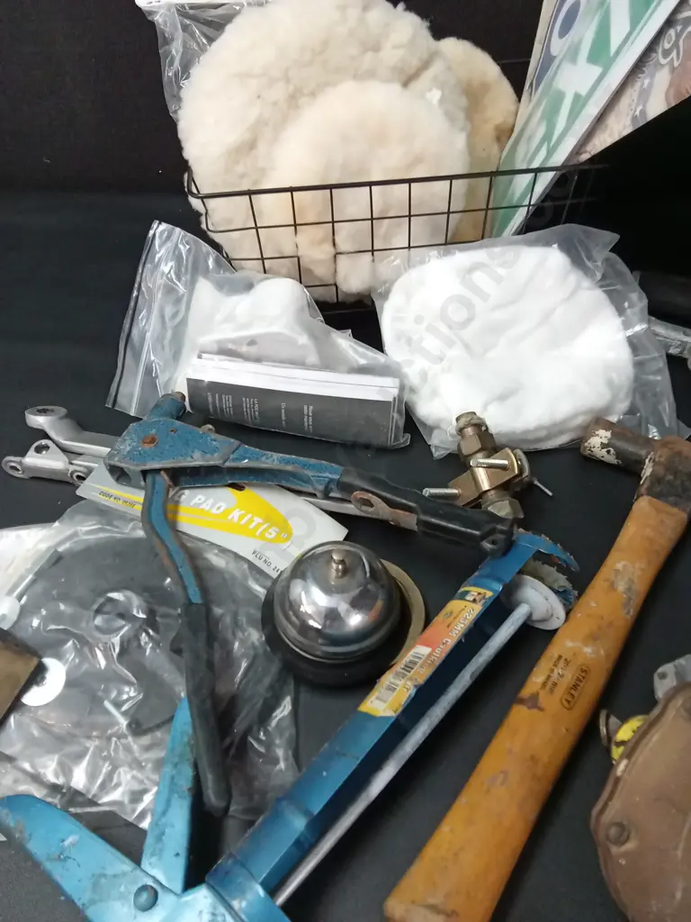 BOX OF ASSORTED TOOLS AND OTHER ITEMS Image 1++