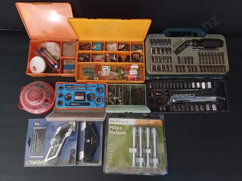 MIX OF TOOL PARTS AND PIECES Image 1++
