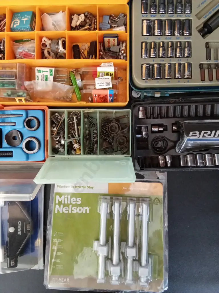 MIX OF TOOL PARTS AND PIECES Image 1++
