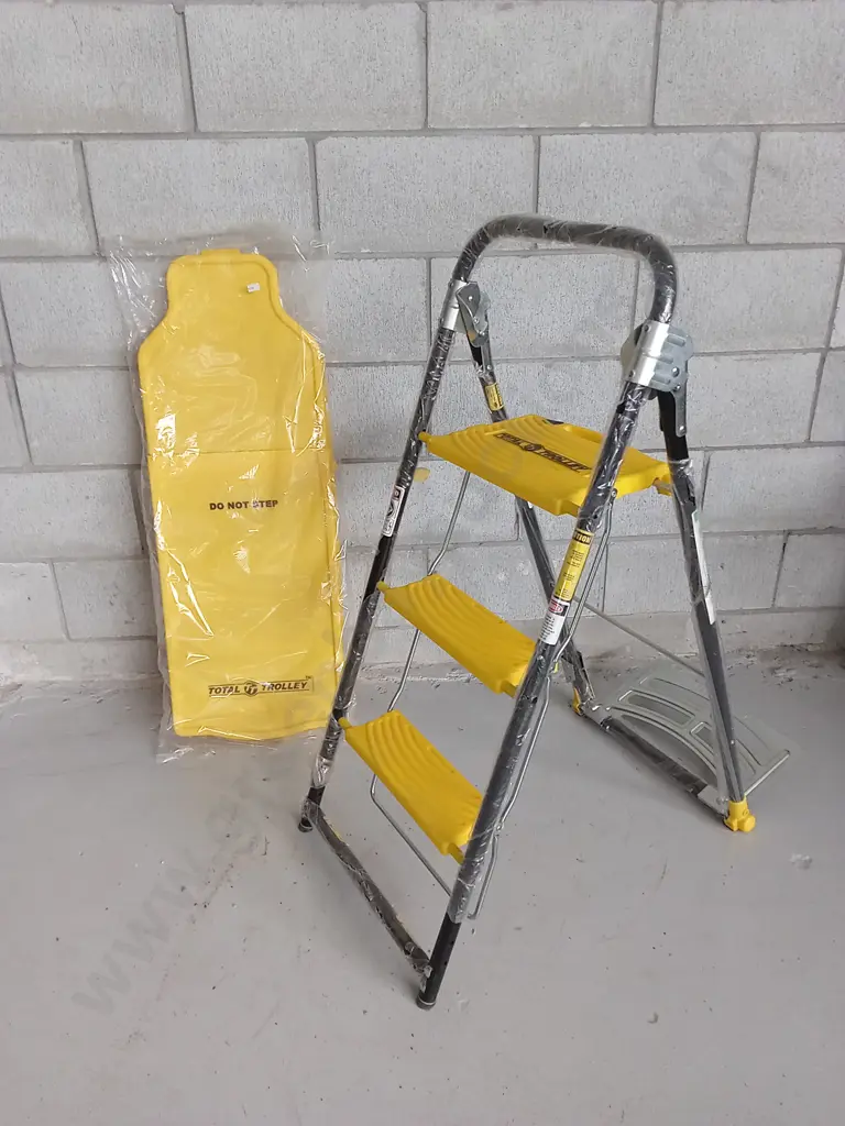 BRAND NEW TOTAL TROLLEY STEP LADDER Image 1++