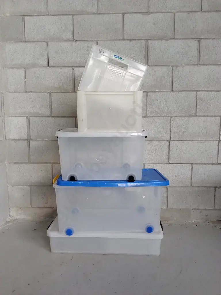 6 PLASTIC BOXES Image 1++