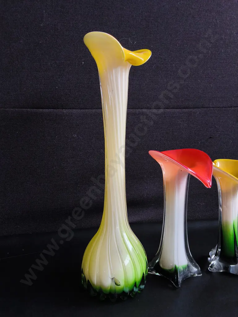 3 VINTAGE MURANO STYLE ART GLASS VASES, JACK-IN-THE-PULPIT CALLA LILY FLUTED VASES, TALLEST H 39 CM Image 1++