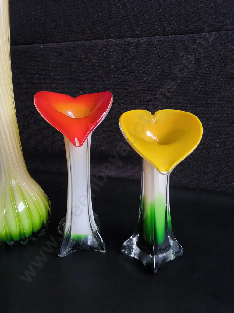 3 VINTAGE MURANO STYLE ART GLASS VASES, JACK-IN-THE-PULPIT CALLA LILY FLUTED VASES, TALLEST H 39 CM Image 1++