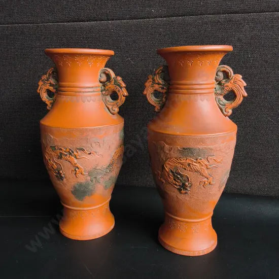 PAIR OF VINTAGE TERRACOTTA VASES WITH EMBOSSED DRAGON MOTIFS, H 25 CM