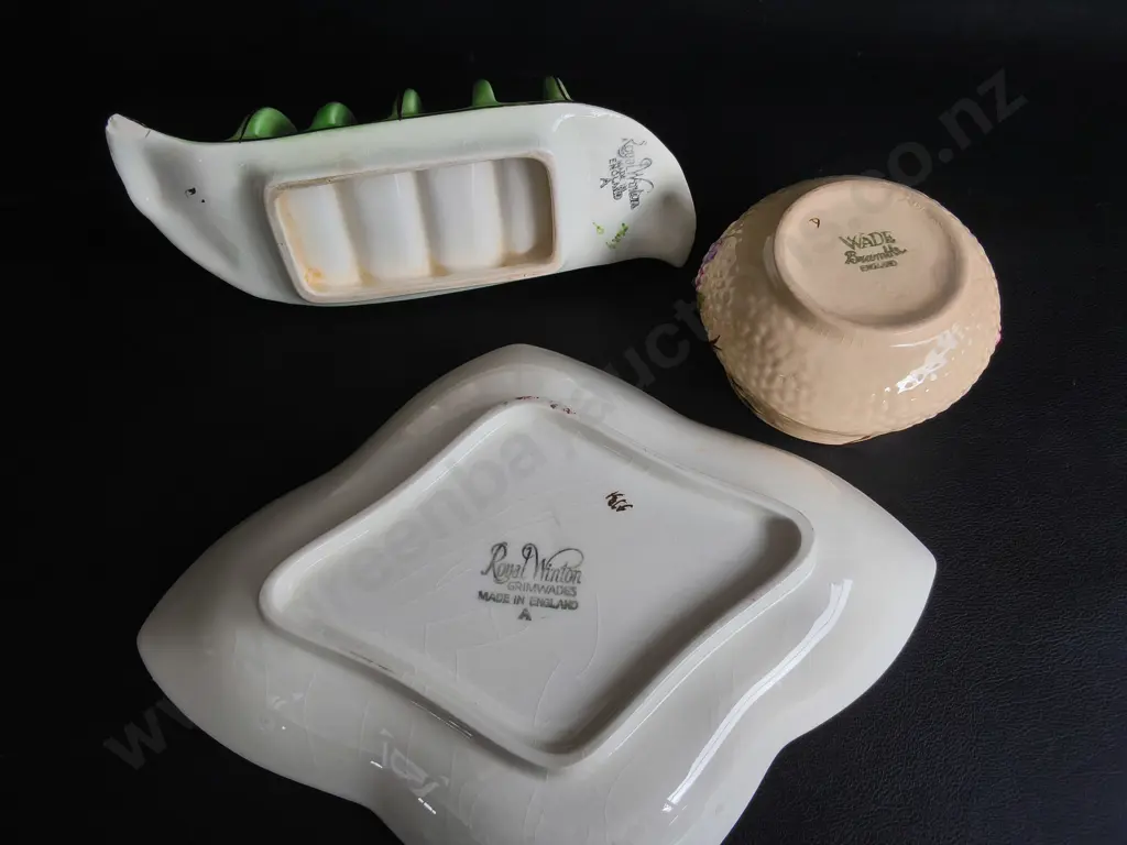 VINTAGE BRITISH BREAKFAST ITEMS, ROYAL WINTON AND WADE, 3 PIECES, WIDEST W 23 CM Image 1++
