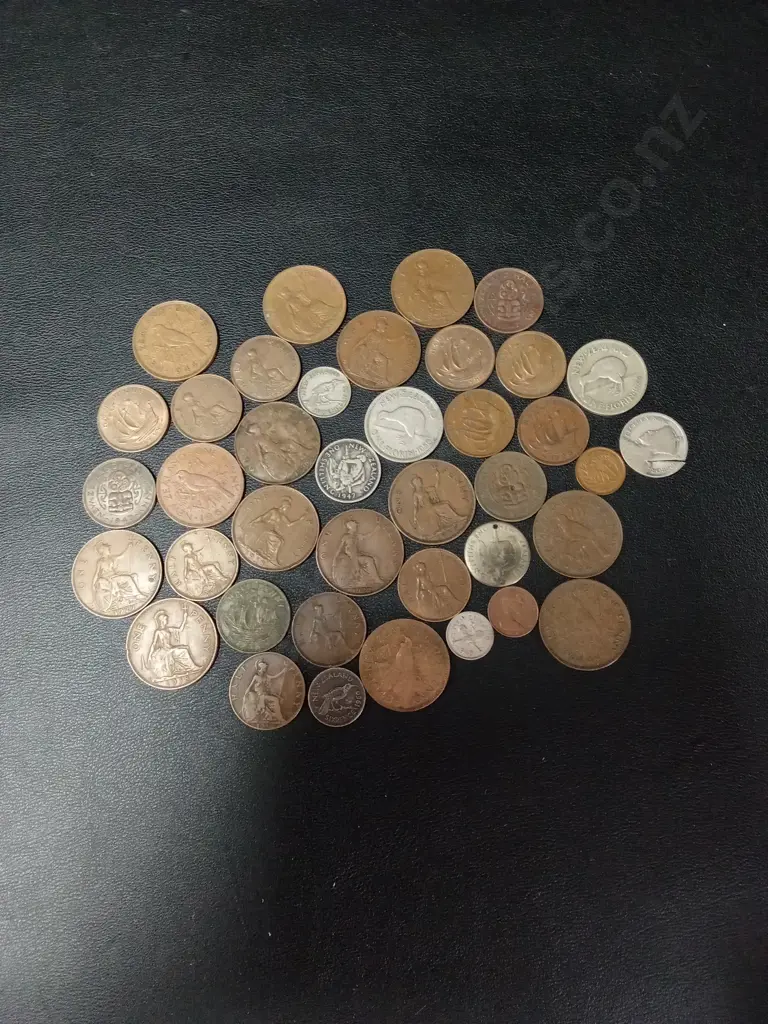COLLECTION OF VINTAGE NEW ZEALAND COINS EARLIEST DATE 1913 Image 1++