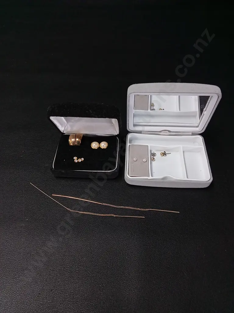 6 PAIRS OF EARRINGS Image 1++
