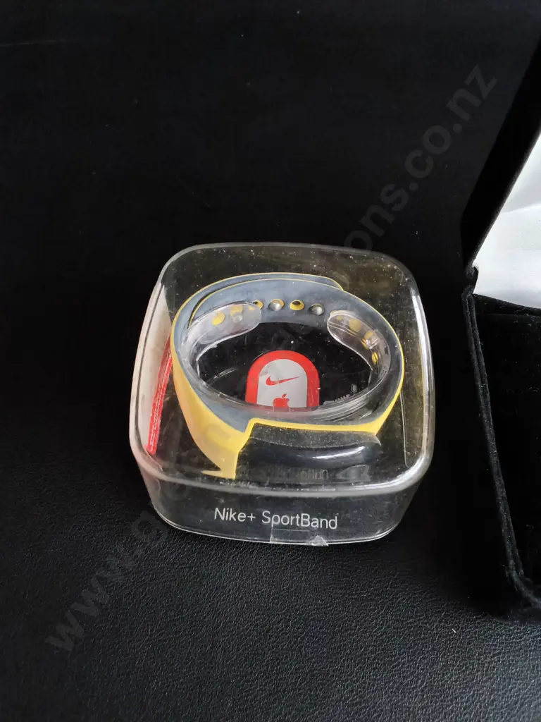 SEIKO GOLD TONED WOMENS WATCH, AND NIKE + SPORTBAND FITNESS TRACKER Image 1++
