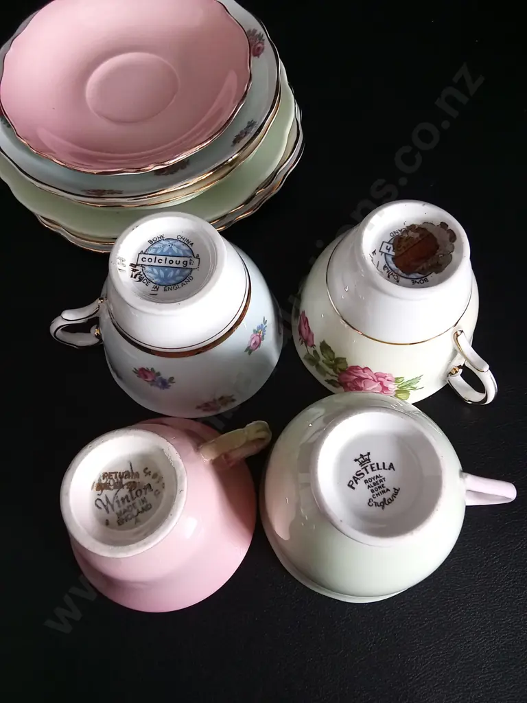 4 VINTAGE CUP AND SAUCER SETS BY ROYAL WINTON, COLCLOUGH AND ROYAL ALBERT Image 1++