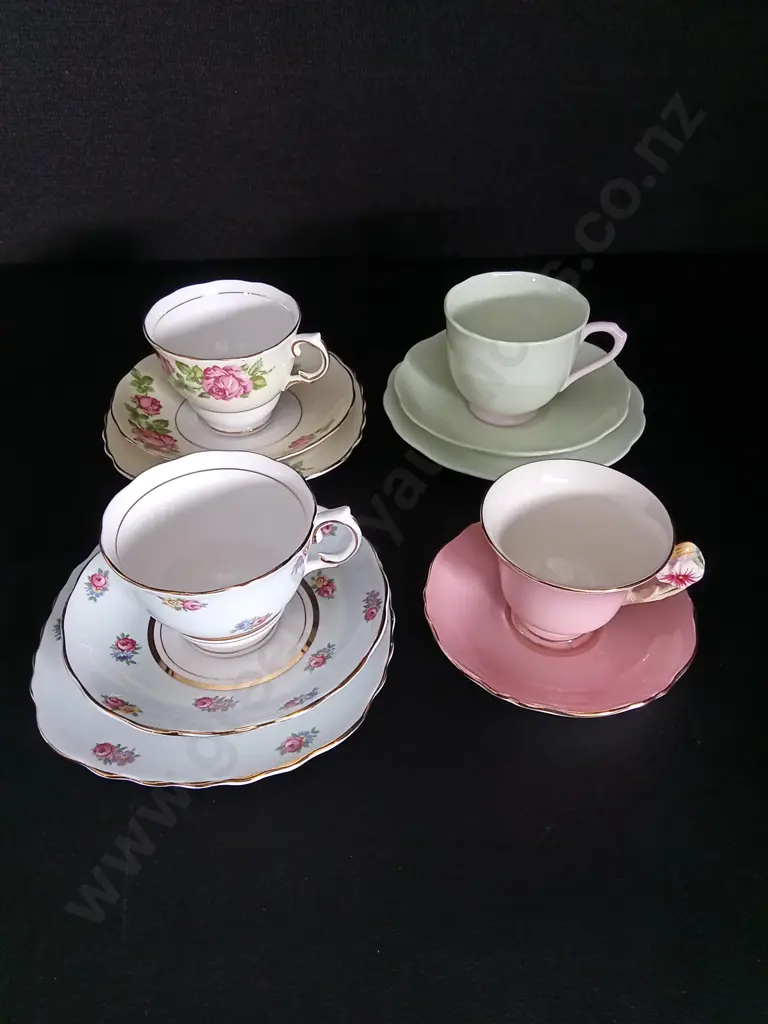 4 VINTAGE CUP AND SAUCER SETS BY ROYAL WINTON, COLCLOUGH AND ROYAL ALBERT Image 1++