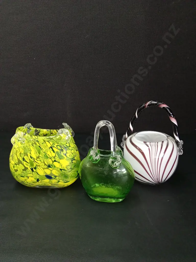 3 MURANO STYLE GLASS HANBAGS Image 1++