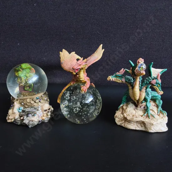 3 DECORATIVE FANTASY RESUN ORNAMENTS, INCLUDING SNOW GLOBE, TALLEST H 13 CM