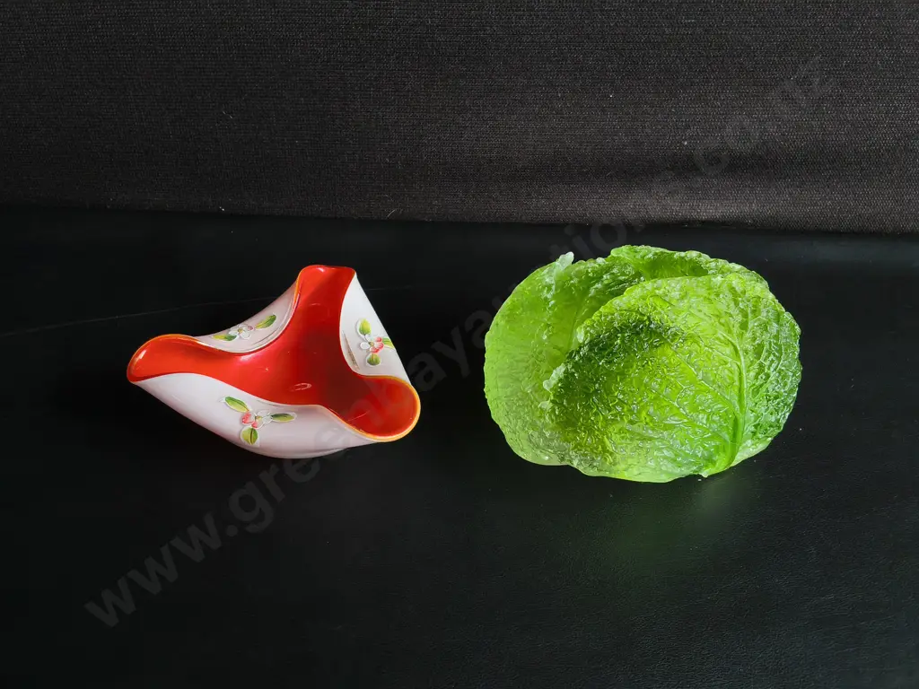 PAIR OF ART GLASS ITEMS, VINTAGE TRI FOLD BOWL AND GLASS CABBAGE SCULPTURE, WIDEST DIA 16 CM Image 1++