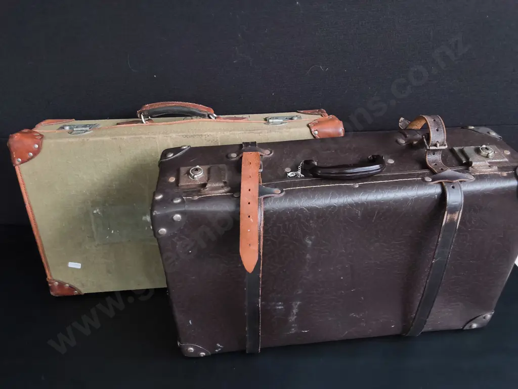 PAIR OF VINTAGE SUITCASES, WIDEST W 65 CM Image 1++