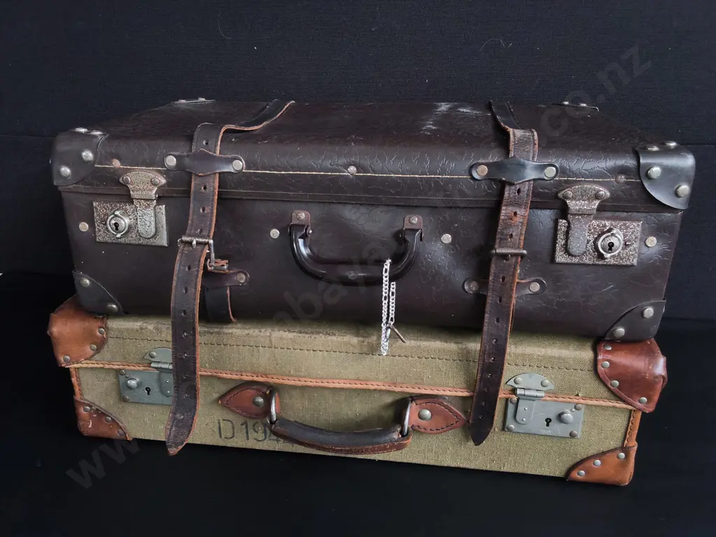 PAIR OF VINTAGE SUITCASES, WIDEST W 65 CM Image 1++