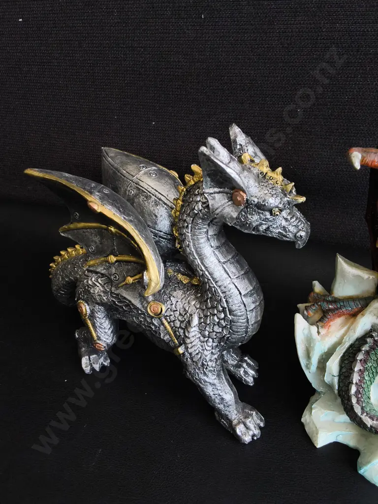 PAIR OF FANTASY DRAGON FIGURINES MADE OF POLYRESIN, TALLEST H 18 CM Image 1++