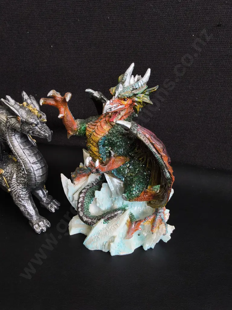 PAIR OF FANTASY DRAGON FIGURINES MADE OF POLYRESIN, TALLEST H 18 CM Image 1++