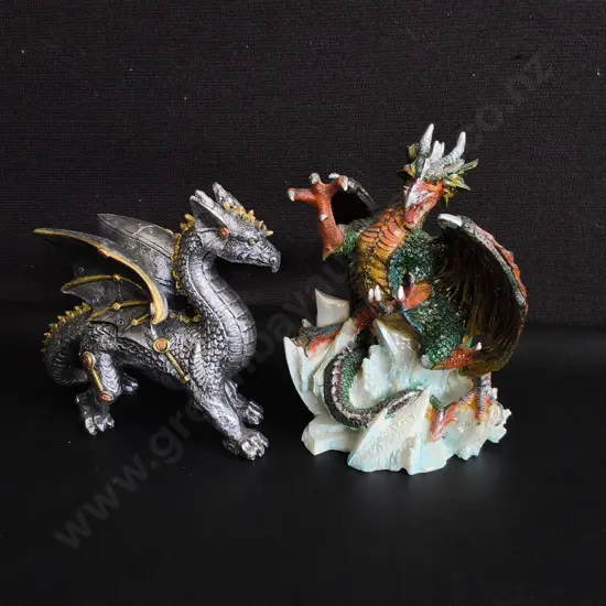 PAIR OF FANTASY DRAGON FIGURINES MADE OF POLYRESIN, TALLEST H 18 CM