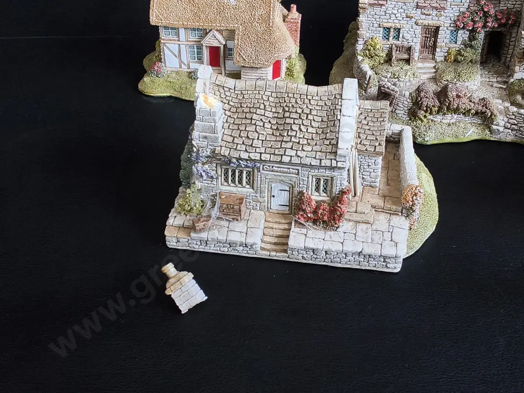 5 VINTAGE LILLIPUT LANE MINIATURE COTTAGES, HANDMADE IN ENGLAND, TALLEST H 11 CM, DAMAGE PICTURED Image 1++