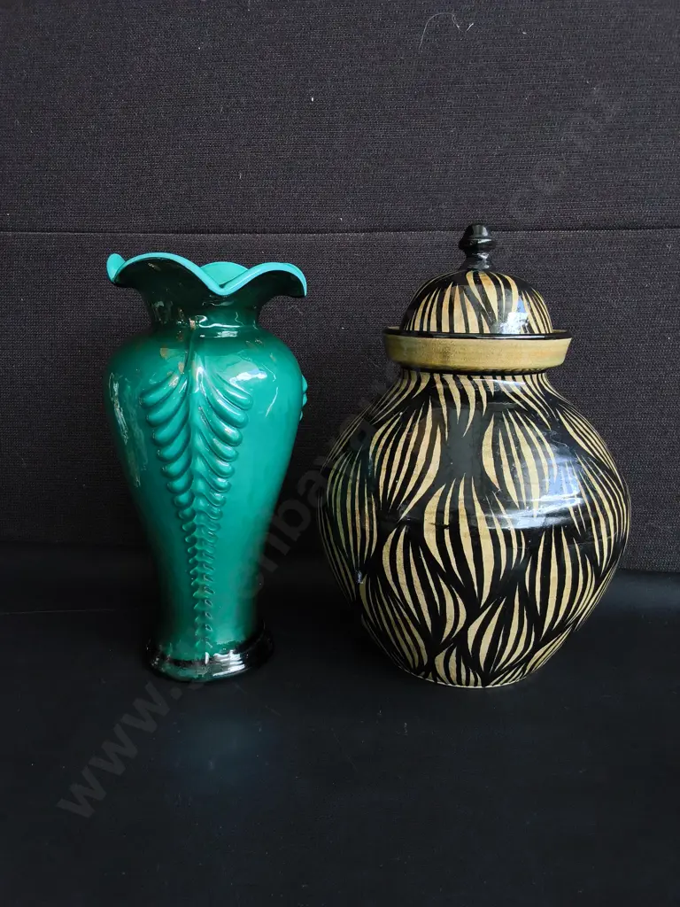 VINTAGE TURQUOISE RUFFLED GLASS VASE AND CERAMIC GINGER JAR, TALLEST H 30 CM Image 1++