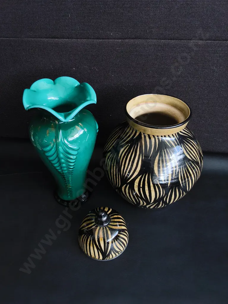 VINTAGE TURQUOISE RUFFLED GLASS VASE AND CERAMIC GINGER JAR, TALLEST H 30 CM Image 1++