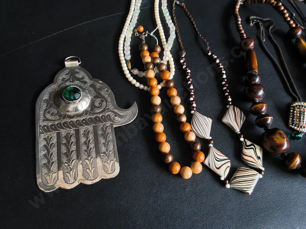 MIX OF NECKLACES AND PENDANTS Image 1++