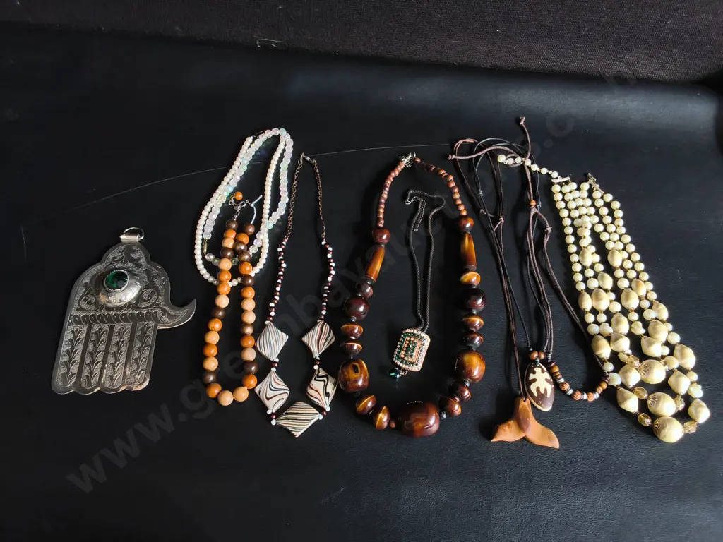 MIX OF NECKLACES AND PENDANTS Image 1++
