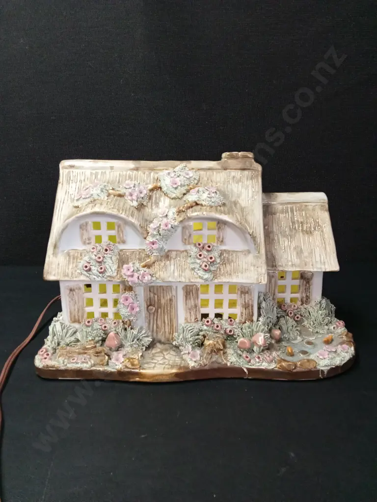 CERAMIC HOUSE TABLE LAMP L30CM H21CM Image 1++
