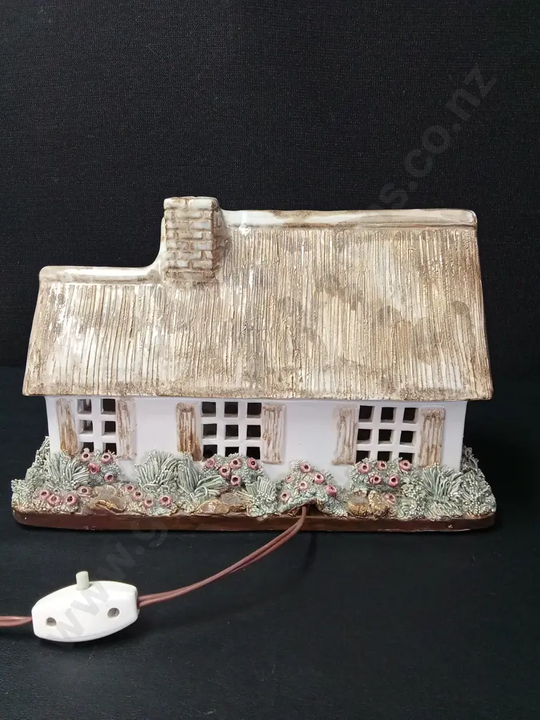 CERAMIC HOUSE TABLE LAMP L30CM H21CM Image 1++