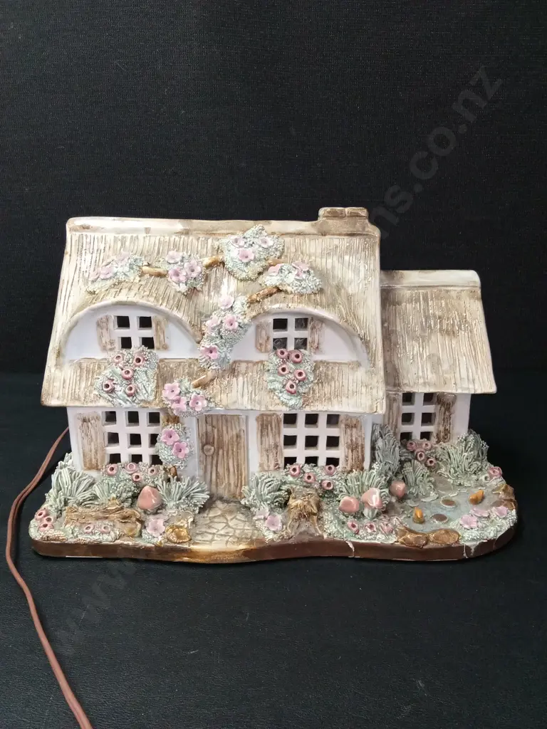 CERAMIC HOUSE TABLE LAMP L30CM H21CM Image 1++