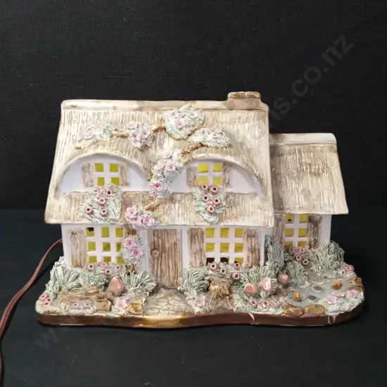 CERAMIC HOUSE TABLE LAMP L30CM H21CM