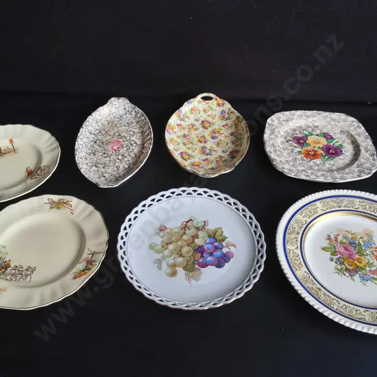 MIX OF VINTAGE DECORATIVE PLATES, 7 PIECES, WIDEST DIA 27 CM