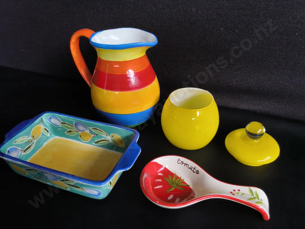 4 PIECES GLASS AND HAND PAINTED CERAMIC KITCHENWARE, TALLEST H 20 CM Image 1++